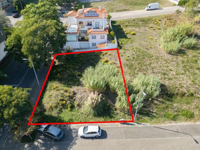 Terreno venda em Parceiros e Azoia, Leiria