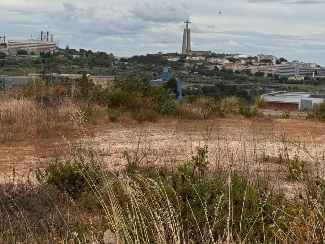 Terreno venda em Alembrança, Almada