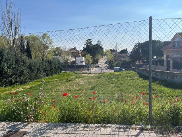 Terreno en venta en Sevilla La Nueva, Madrid
