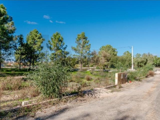 Terreno venda em Santo António Da Charneca, Setúbal