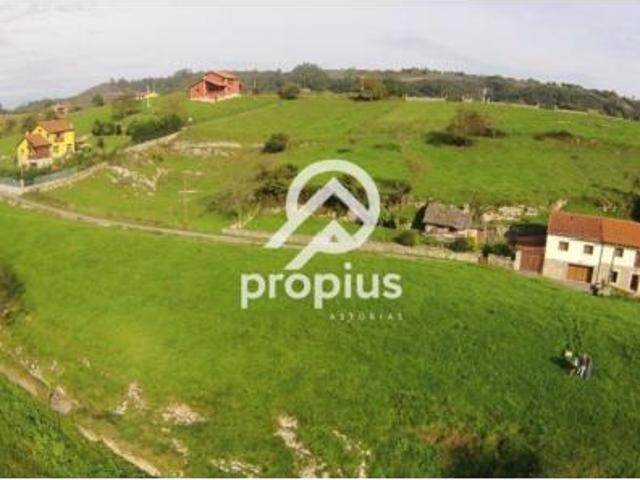 Terreno en venta en Llanes