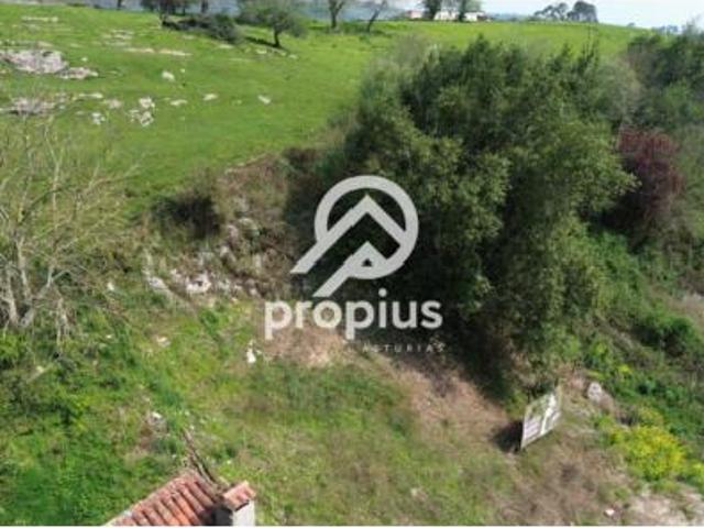 Terreno en venta en Llanes