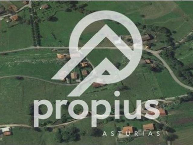 Terreno en venta en Llanes