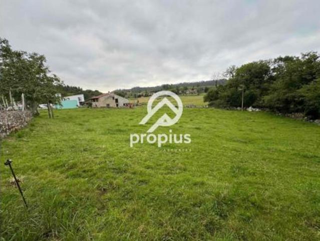Terreno en venta en Llanes