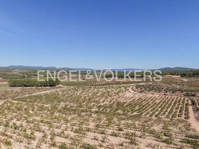Terreno en venta en Utiel, València / Valencia