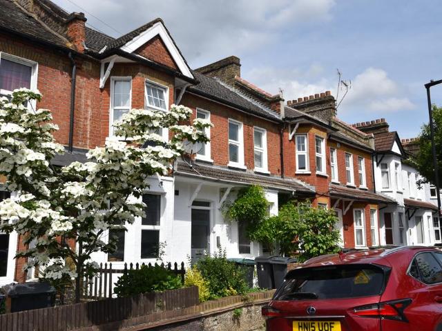 Apartment for rent in Duckett's Green, Greater London