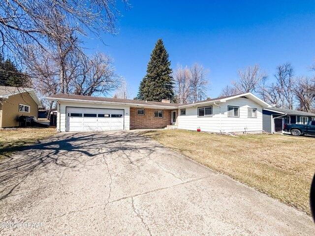 House for sale in Larimore
