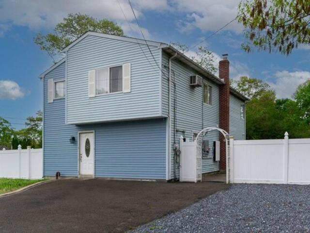 House for sale in Holbrook House for sale in Holbrook