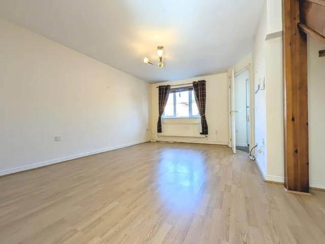 House for rent in Bryncae, Wales