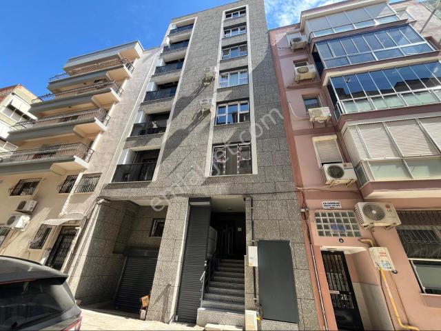 Karşiyaka, İzmir içerisinde satılık mülk