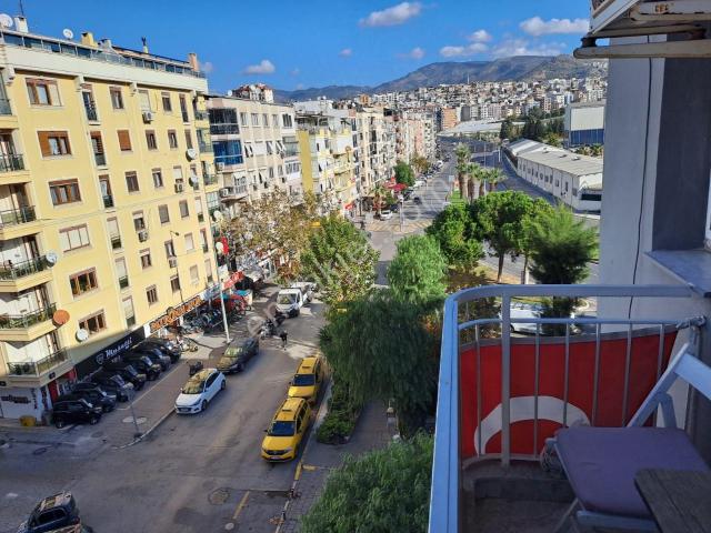 Karşiyaka, İzmir içerisinde satılık mülk