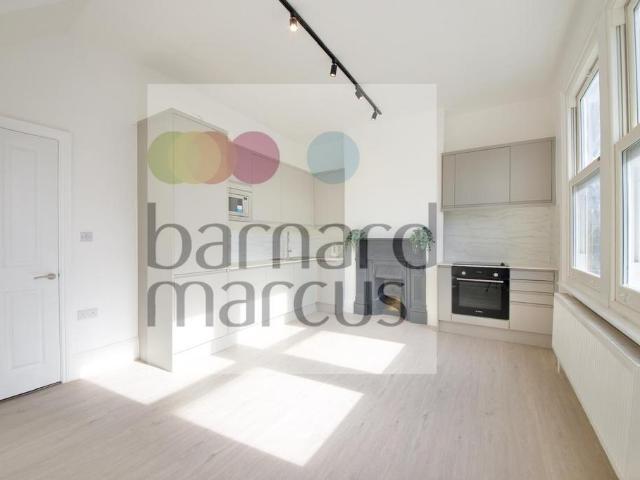 House for rent in Bowes Park, Greater London