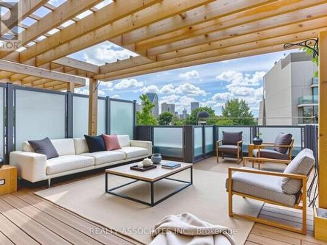 Townhouse for sale in Woburn, Ontario