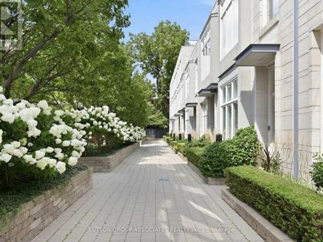 Townhouse for sale in Woburn, Ontario