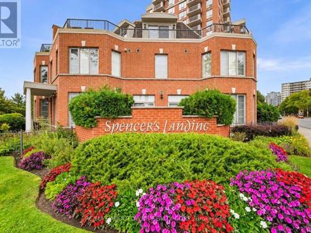 Townhouse for sale in Burlington, Ontario