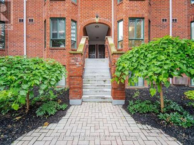 Townhouse for sale in Woburn, Ontario