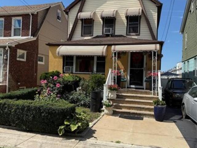 House for sale in Queens, Arverne