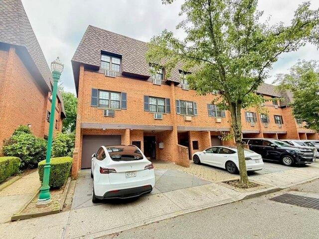 Condo for sale in Bayside