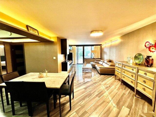 Condo for sale in Bayside