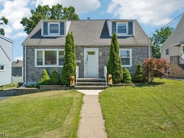House for sale in Elmwood Park, New Jersey