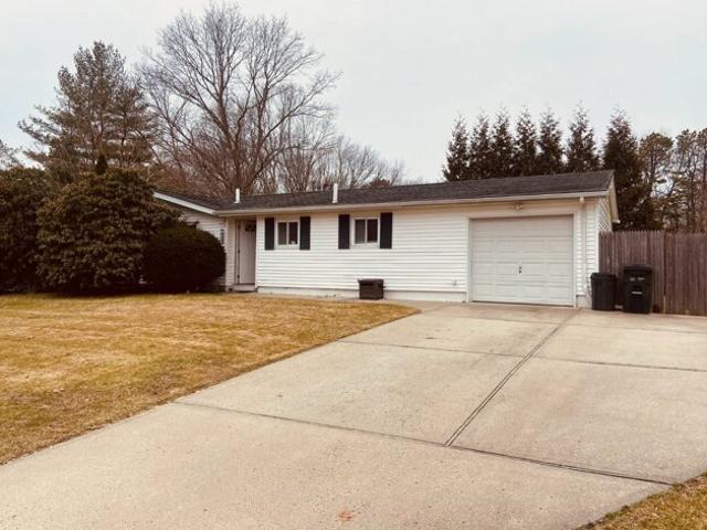 House for sale in Holtsville House for sale in Holtsville