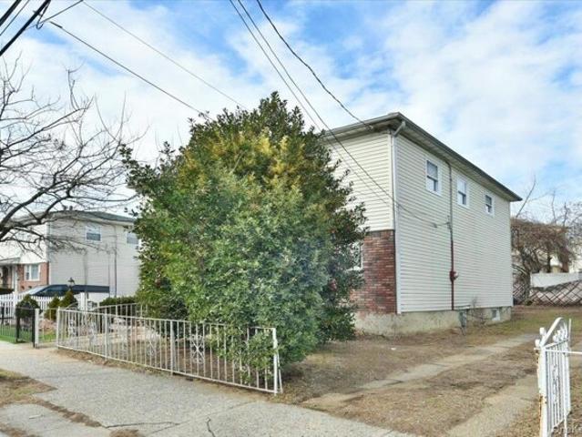 House for sale in Queens, Arverne