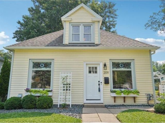 House for sale in Hopkins