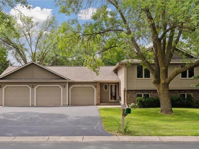 House for sale in Maple Grove House for sale in Maple Grove