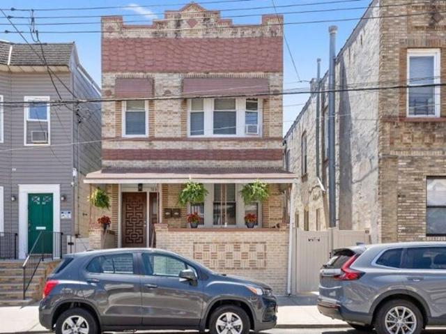 House for sale in Queens, Arverne