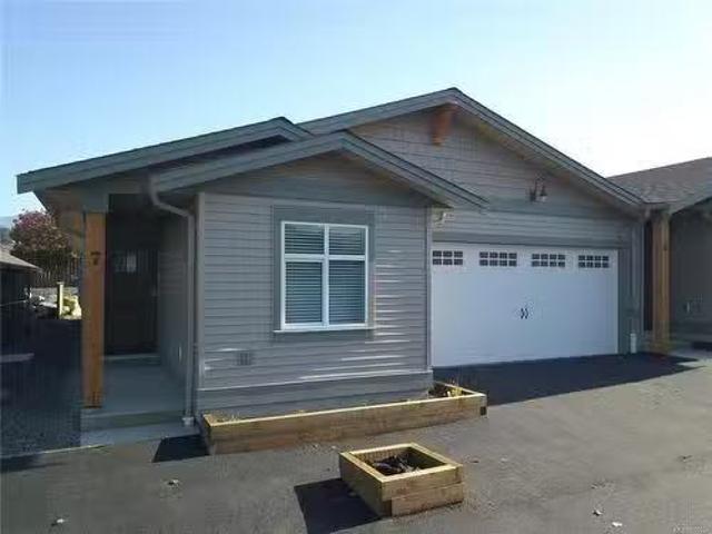 House for sale in Clayoquot, British Columbia
