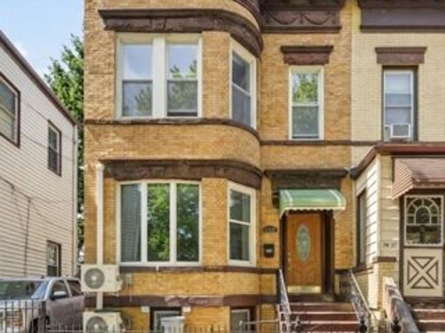 House for sale in Queens, Arverne