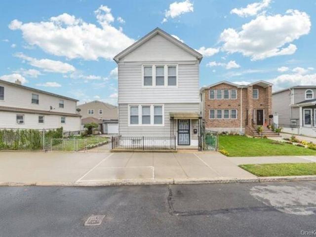 House for sale in Queens, Arverne