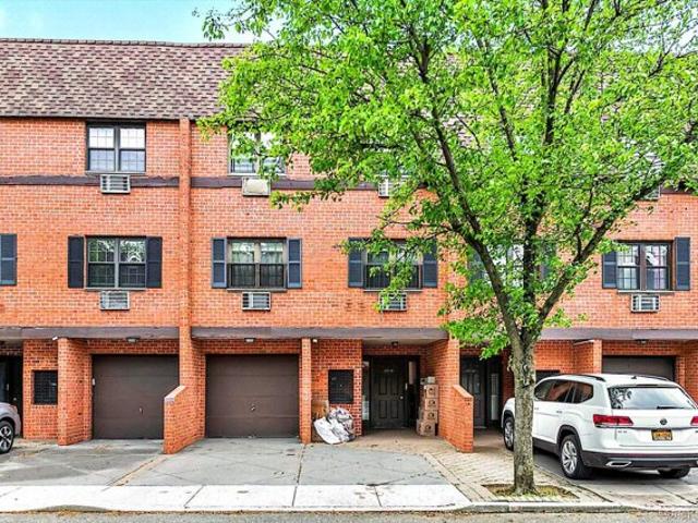 House for sale in Queens, Arverne