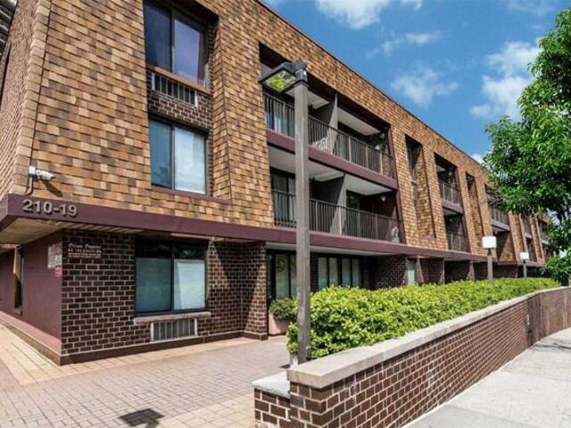 Condo for sale in Bayside