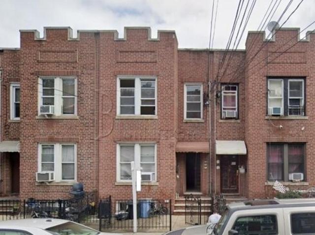 House for sale in Queens, Arverne