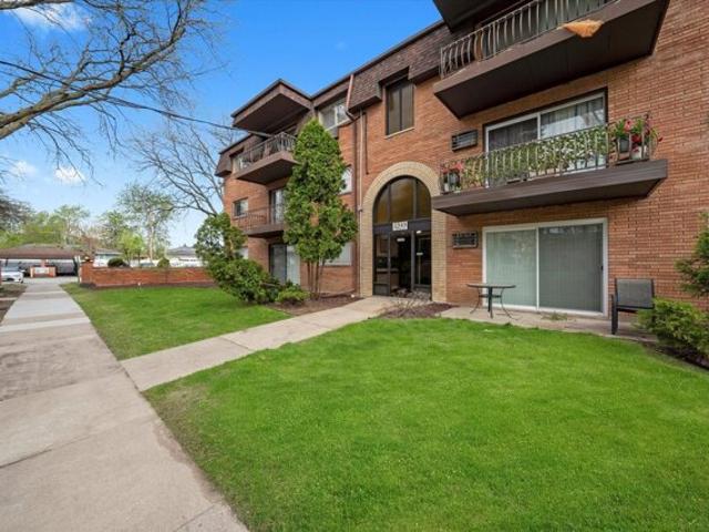 Condo for sale in Lansing
