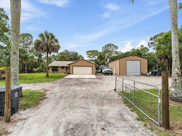 House for sale in Loxahatchee