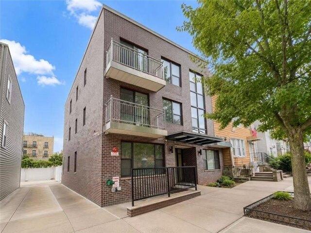 Condo for sale in Queens, Arverne