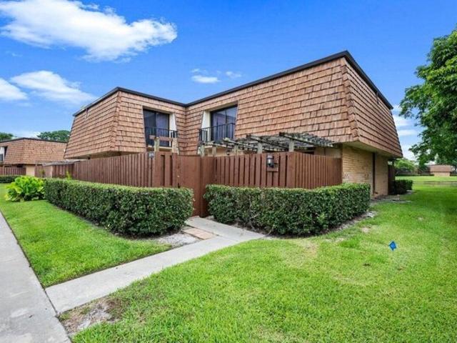 House for sale in Greenacres