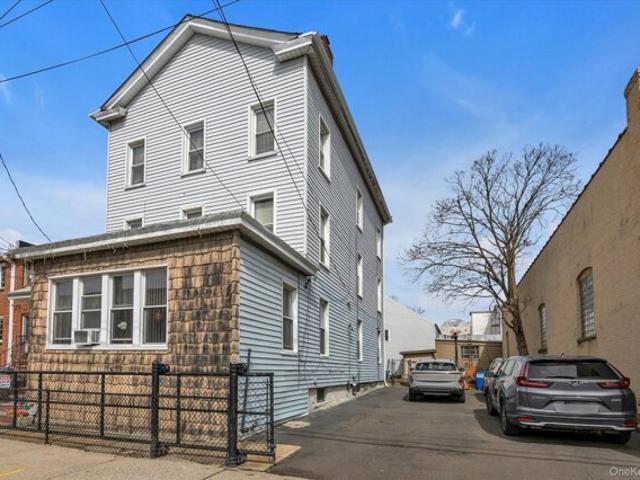 House for sale in Queens, Arverne