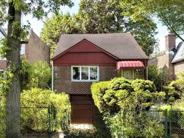 House for sale in Rego Park House for sale in Rego Park
