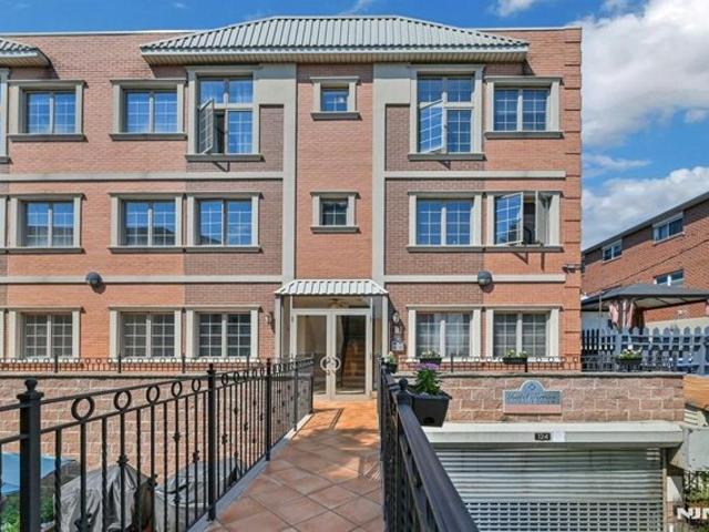 Condo for sale in Hudson, New Jersey