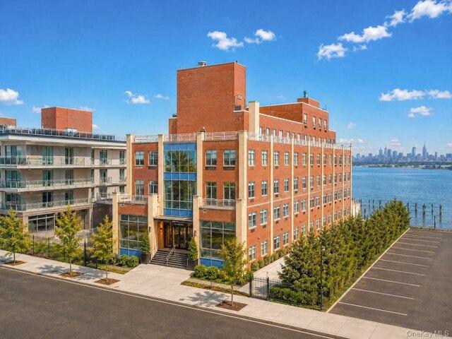 Condo for sale in Queens, Arverne