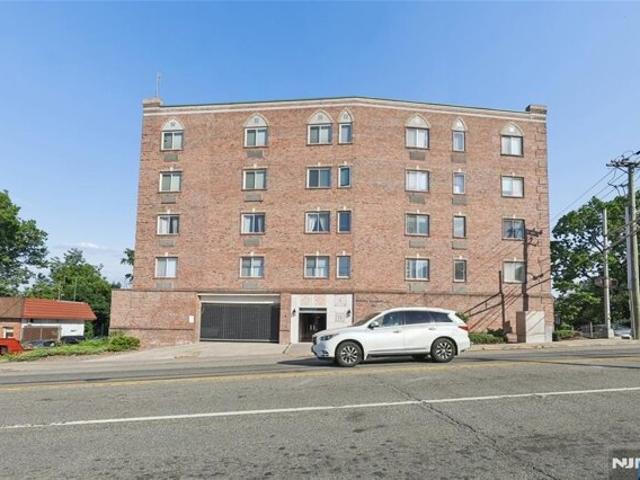 Condo for sale in Palisades Park, New Jersey