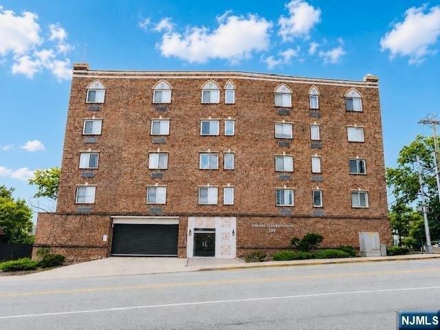 Condo for sale in Palisades Park, New Jersey