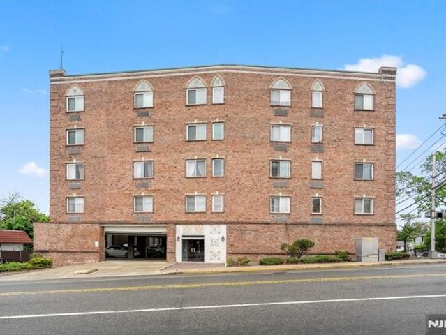 Condo for sale in Palisades Park, New Jersey