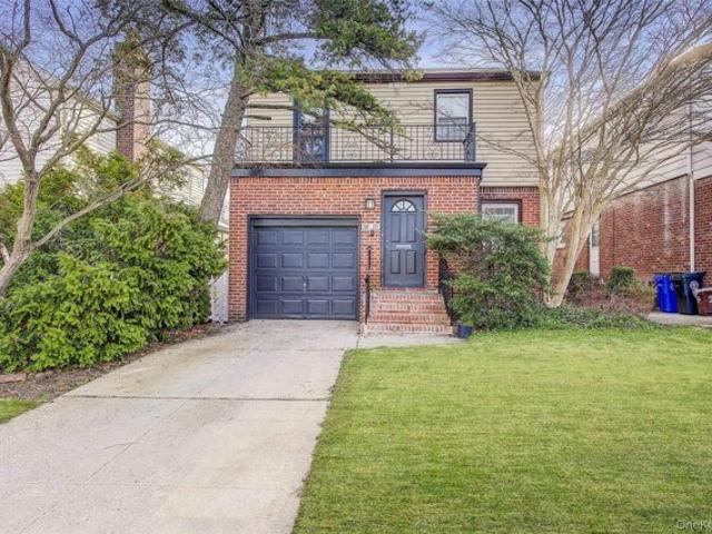 House for sale in Queens, Arverne