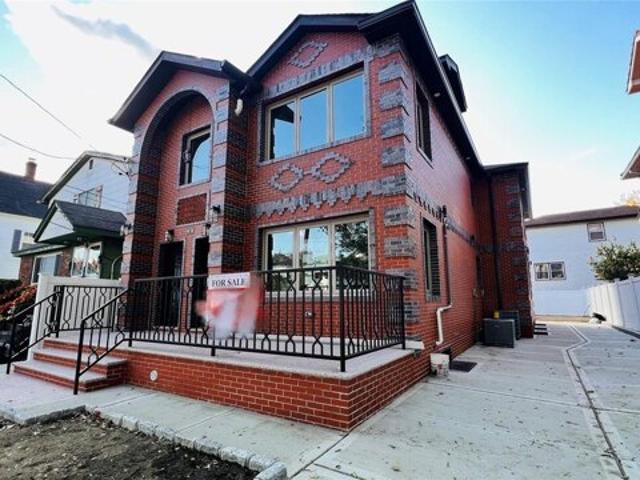 House for sale in Queens, Arverne