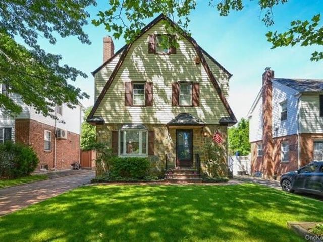 House for sale in Queens, Arverne
