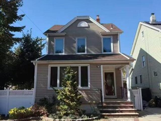 House for sale in Queens, Arverne